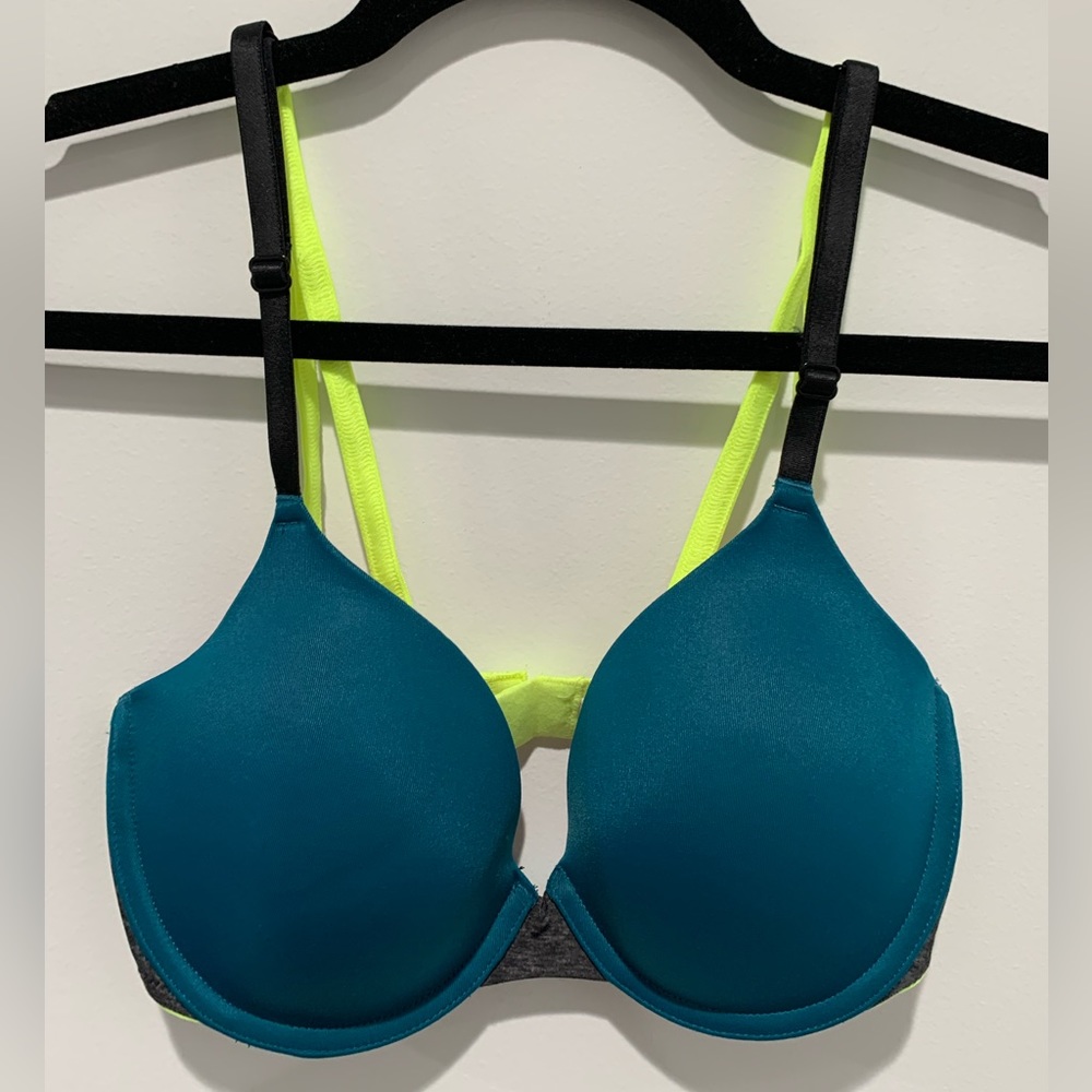 NWOT PINK Victoria’s Secret Wear Everywhere T-Shirt Bra | Size 32D